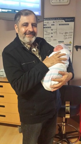 Бугун 12 Январ, 2015 да неварам туғилди. Комронбек деб исм бердик. Дадаси Азизбек ва ойиси Шаҳнозага ўхшаган яхши фарзанд бўлсин. Бувиси Роҳилахон билан жуда ҳам хурсанмиз